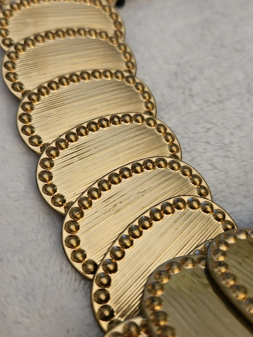 Vintage 1980s Gold Brushed Oval Metal Concho Stretch Belt